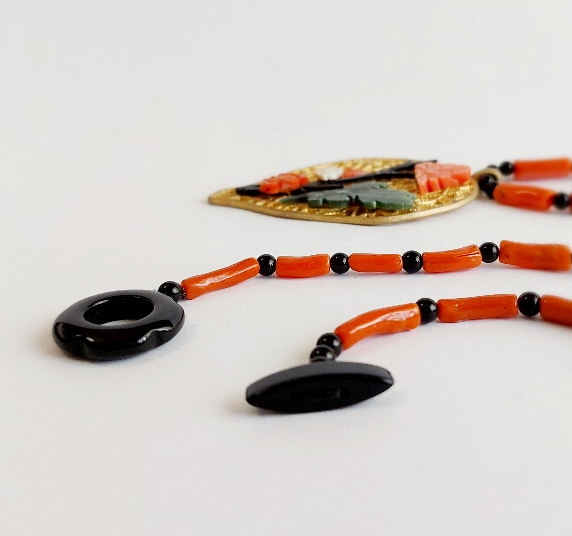 Collana di Corallo e Onice con ciondolo