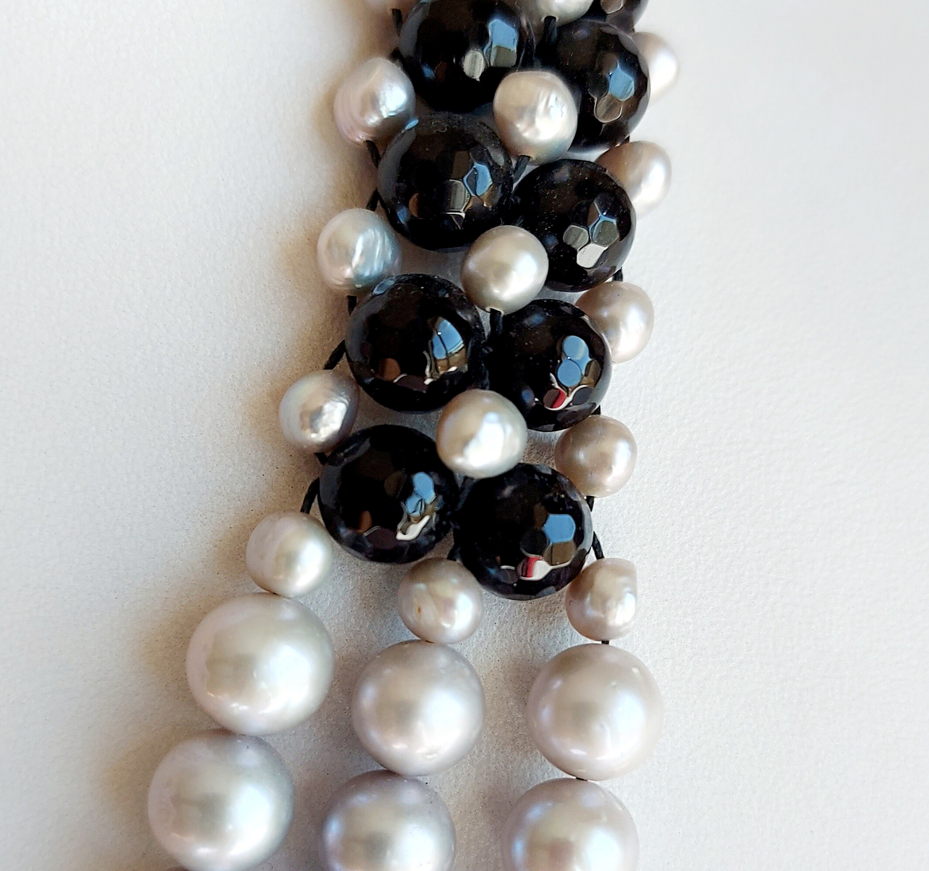 Collana Chanel a 3 fili in perle e onice nero