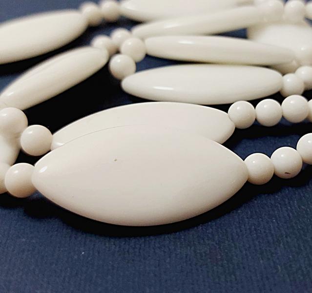 Collana in Agata bianca ovale