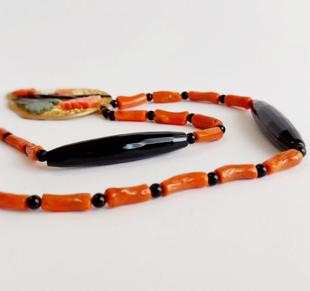 Collana di Corallo e Onice con ciondolo