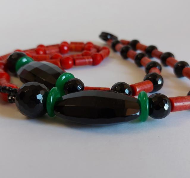 Collana in Corallo Gorgonia, Onice e Giada verde