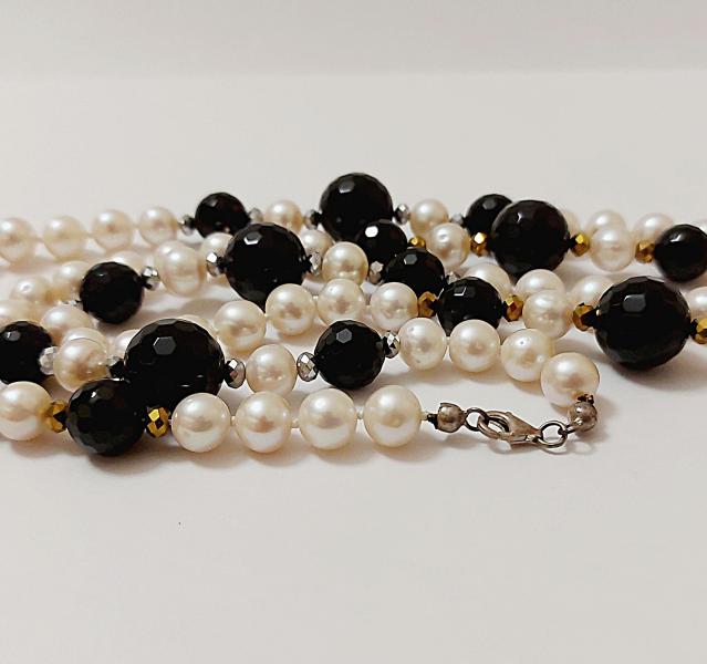 Collana di Perle, Agata nera
