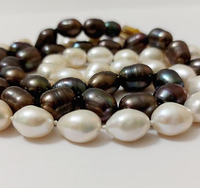 Collana in Perle di fiume bianche e nere