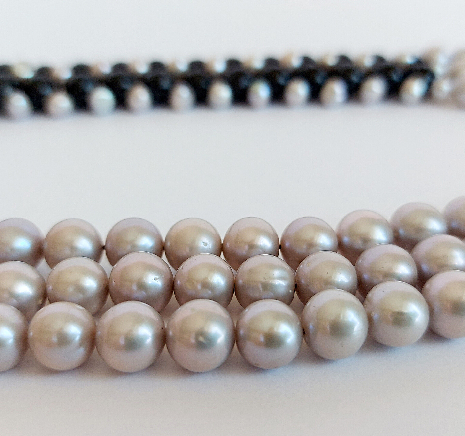 Collana Chanel a 3 fili in perle e onice nero