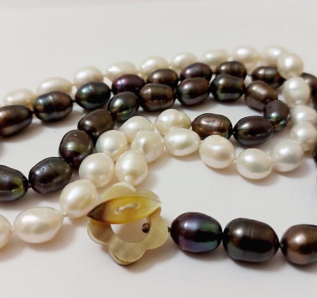 Collana in Perle di fiume bianche e nere